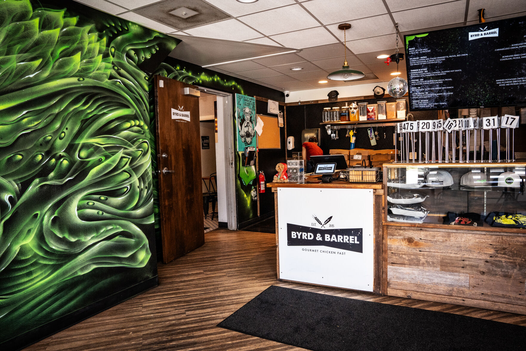 Byrd&Barrel order counter and mural